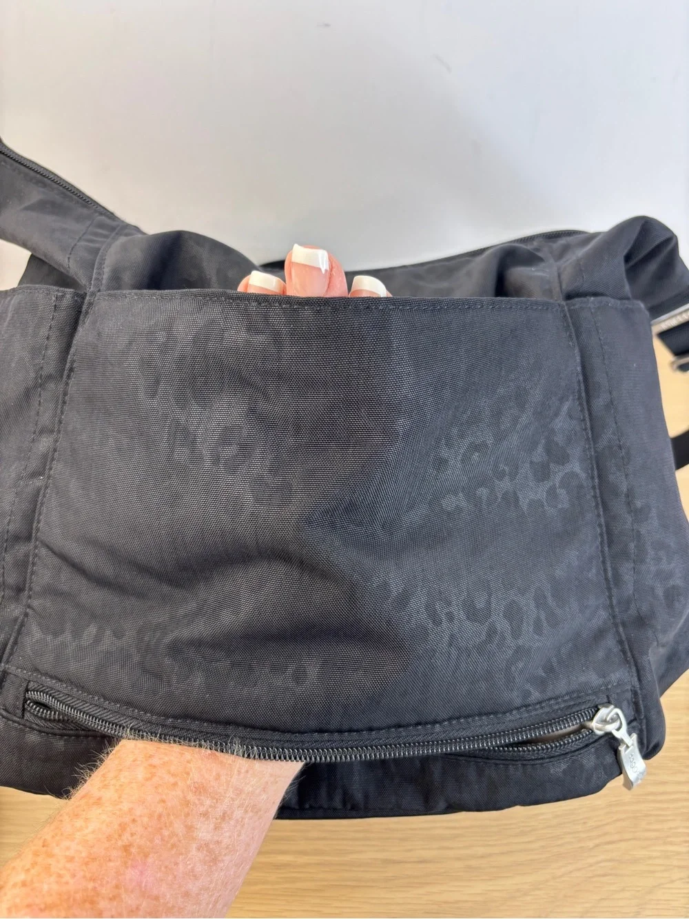 Baggallini Black Cheetah Hobo Tote Modern Pocket Half Moon Shoulder Bag‎